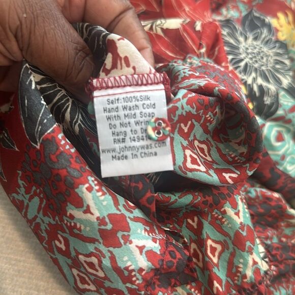 Johnny Was 100% Silk Ikat Blouse M - Picture 10 of 10